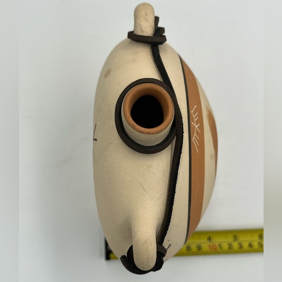 Vintage Hand-Painted Native American Pottery, Desert Pueblo “Buckskin” - Picture 5 of 9